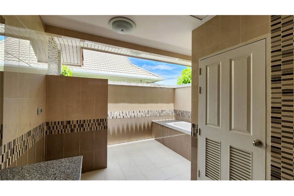 รูป [92001012-110] ขายบ้านเดี่ยว 2 ชั้น โครงการติดทะเล ชลบุรี - รูปที่ 44/59