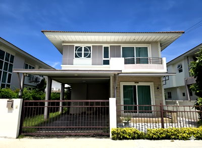 บ้านเดี่ยว นนทบุรี : ลดพิเศษส่งท้ายปีจาก 4.65 ลบ. เหลือ 4.45 ลบ.เท่านั้นบ้านเดี่ยวพร้อมอยู่ พื้นที่กว้าง ฟังก์ชั่นครบ รองรับครอบครัวใหญ่ ในสังคมสงบส่วนตัว  