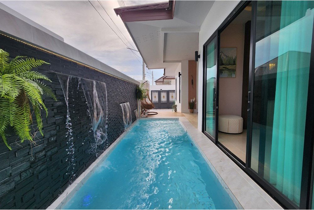 picture [920611001-300] Tranquil Luxury: Huay Yai Home with Pool - 1/80