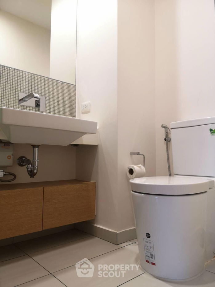 picture Studio Condo at The Lofts Ekkamai near BTS Ekkamai (ID 1721721) - 8/12