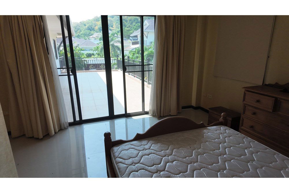 picture [920011003-100] Charming 3-BR Home with Pool in Hua Hin for Sale! - 37/119