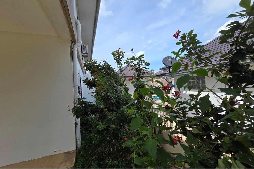 picture [920011003-100] Charming 3-BR Home with Pool in Hua Hin for Sale! - 80/119