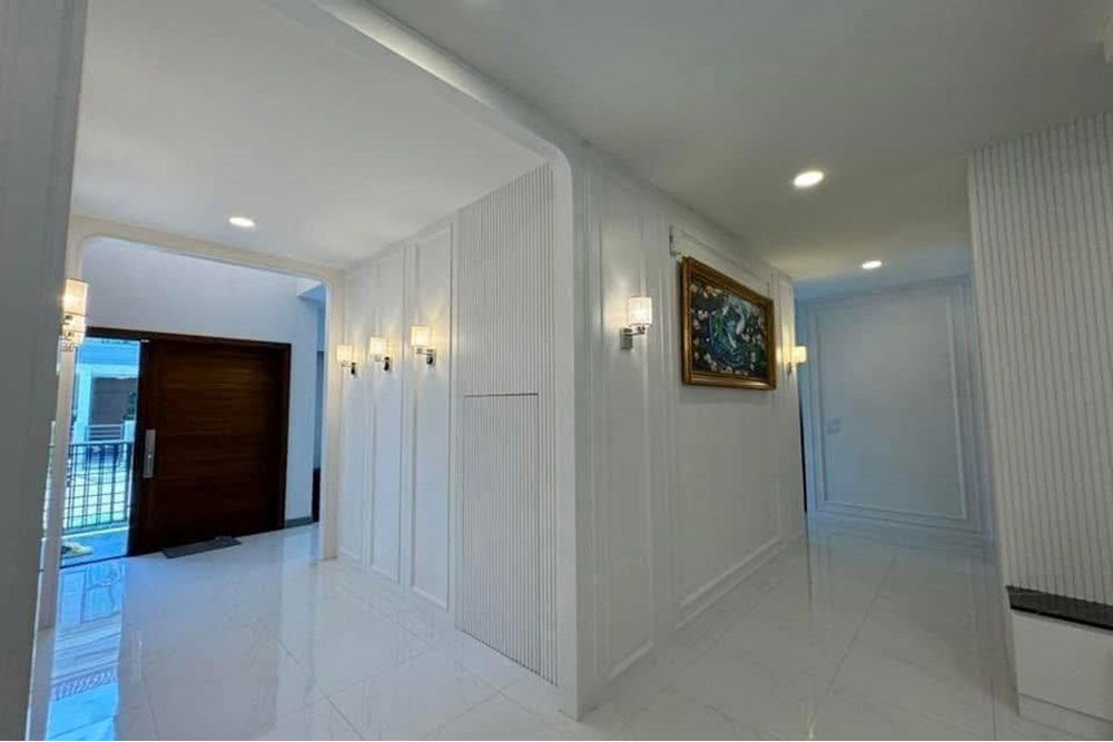 รูป [920071088-25] "Luxury Home in Bang Phli: Modern Living Awaits" - รูปที่ 10/11