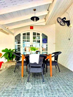 คอนโดให้เช่า : คอนโด 5 ห้องนอน ขนาด 495 ตร.ม. Grand Condotel Jomtien (ID 2427831)