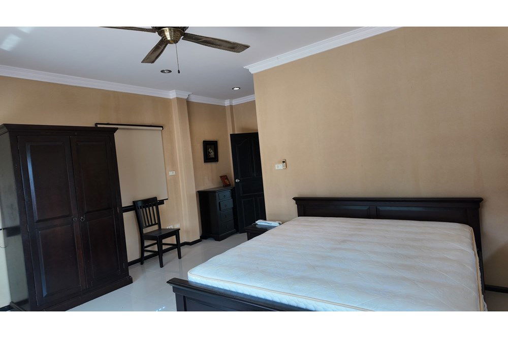 picture [920011003-100] Charming 3-BR Home with Pool in Hua Hin for Sale! - 16/119