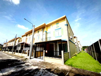 ทาวน์โฮม เมืองนนทบุรี นนทบุรี : ขายทาวน์โฮม หมู่บ้านโกลเด้นทาวน์ รัตนาธิเบศร์-สถานีรถไฟฟ้าไทรม้า ( หลังมุมติดสวนสาธารณะ)