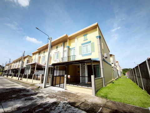 ขายทาวน์โฮม หมู่บ้านโกลเด้นทาวน์ รัตนาธิเบศร์-สถานีรถไฟฟ้าไทรม้า ( หลังมุมติดสวนสาธารณะ)