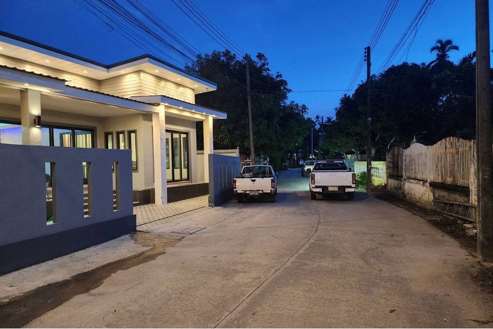 รูป [920121075-66] Modern 3-Bedroom Furnished Single House for Sale in Nathon, Koh Samui - รูปที่ 2/27