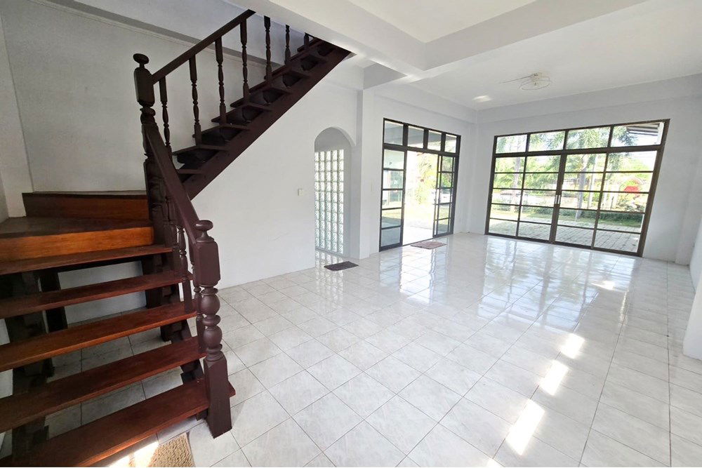 picture [920121001-2400] 3-beds House with a big space for lease in Plai Laem - 8/23
