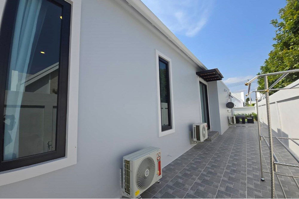 picture [920011003-113] Luxury 4-Bed Oasis with Scenic Views in Hua Hin - 9/46