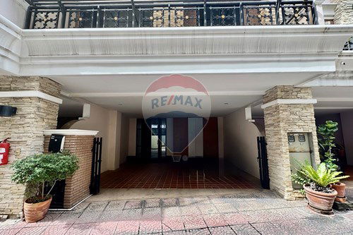 รูป [920071080-84] ทาวน์เฮาส์ใจกลางทองหล่อ 25  โอกาสรีโนเวทตามสไตล์คุณ - รูปที่ 2/20