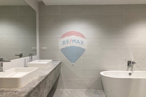 รูป [920071049-1153] ♂️ Phrom Phong Townhouse for Rent: 4+1 Beds, Pool, Gym, 2 Car Park! - รูปที่ 23/40