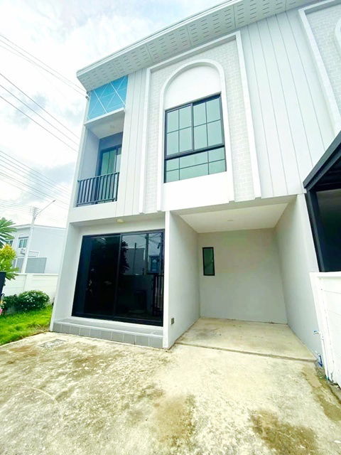 รูป รร.เทคโนโลยีแหลมทอง 1.2 กม. โลตัส วัดไพร่ฟ้า 1กม.ให้เช่า ทาวน์โฮม 2 ชั้น 3 นอน 2 น้ำ รพ.ปทุมธานี 3.6 กม.ถ. กรุงเทพ-ปทุมธานี - รูปที่ 1/8