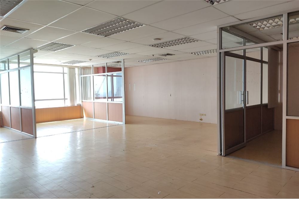 รูป [920271003-770] Office Space near BTS Surasak - รูปที่ 2/7