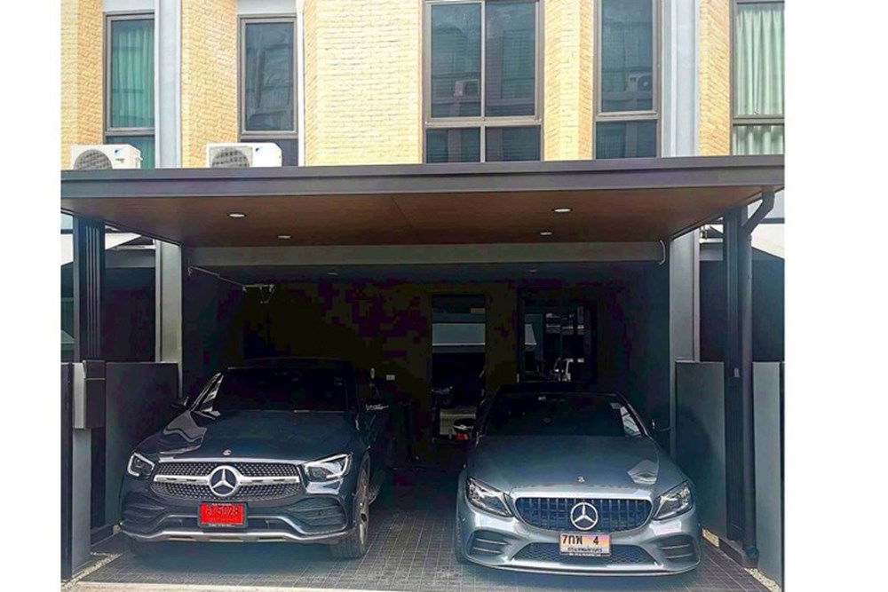 รูป [920071083-37] "Central Bangkok Townhouse: Modern Urban Oasis" - รูปที่ 1/18