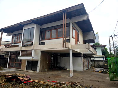 เช่าบ้านเดี่ยว ทรู ทาวเวอร์ พัฒนาการ : บ้านเดี่ยวปล่อยเช่าตามสภาพหรือขาย อยู่ซอยปรีดี 42 แยก 4 ขนาดเนื่อที่บ้าน 93 ตรว พื้นที่ใช้สอยประมาณ 200 ตารางเมตร ราคาเช่า 30,000