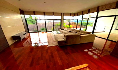 กิจการ ถนนพระราม 4 : ขายตึก3ชั้น 4 อาคาร พร้อมสระว่ายน้ำ ทำเลใจกลางเมือง สุขุมวิท24 บนเนื้อที่ 229 ตรว. เดินเพียง 5 นาทีถึง Emporium bts พร้อมพงษ์