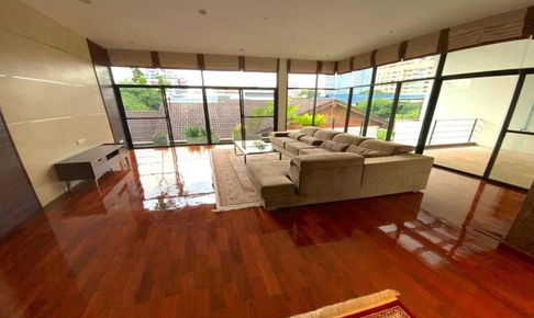 ขายตึก3ชั้น 4 อาคาร พร้อมสระว่ายน้ำ ทำเลใจกลางเมือง สุขุมวิท24 บนเนื้อที่ 229 ตรว. เดินเพียง 5 นาทีถึง Emporium bts พร้อมพงษ์