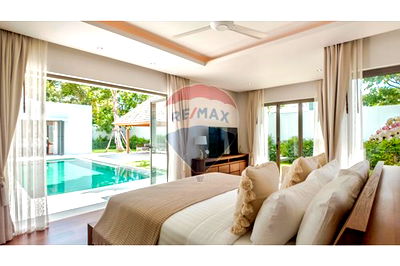 Houses for sale Phuket International Airport : [920491004-316] Luxury Villa with Pool in Serene Phuket Locale