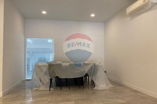 รูป [920071049-1153] ♂️ Phrom Phong Townhouse for Rent: 4+1 Beds, Pool, Gym, 2 Car Park! - รูปที่ 6/40