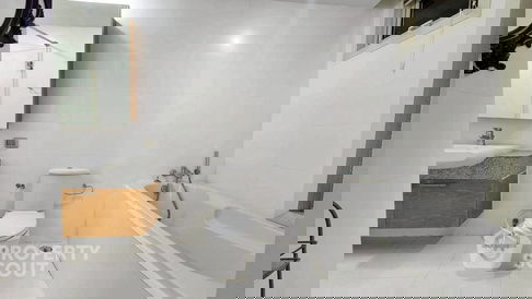 1-BR Condo at Manhattan Chidlom near BTS Chit Lom (ID 2429817)