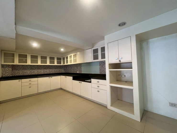 รูป ขายโฮมออฟฟิศทำเลลดาวัลย์ ศรีด่าน 14 พื้นที่ 640 ตร.ม. ติด MRT ศรีแบริ่ง ชั้นล่างค้าขาย ชั้นบนอยู่สบาย ราคาไม่ถึง 20 ล้าน คุ้มที่สุดในย่านไฮเอนด์บางนา! - รูปที่ 4/8