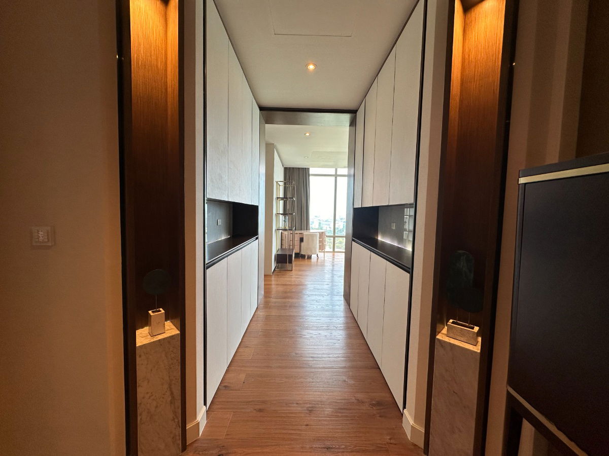 picture HR2992185 Rajadamri For Sale luxury condominium. Located on Rajadamri Road - 7/44