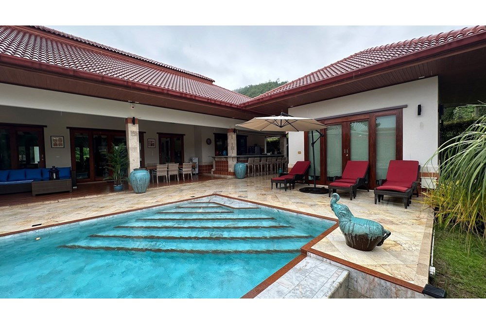 รูป [920011003-108] บ้านหรูหรา 5 ห้องนอนพร้อมสระว่ายน้ำส่วนตัว - รูปที่ 29/46