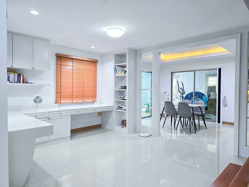 picture 𝐅𝐨𝐫 𝐑𝐞𝐧𝐭: 𝐇𝐨𝐮𝐬𝐞 𝐨𝐟 𝐓𝐡𝐞 𝐂𝐚𝐧𝐚𝐫𝐲 – 𝐓𝐢𝐠𝐞𝐫 𝐙𝐨𝐨, 𝐒𝐢𝐫𝐚𝐜𝐡𝐚 Beautifully furnished 2-storey single house near J-Park - 5/9