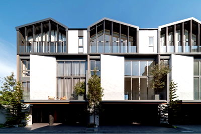 Townhouses for sale Bangkok : [920071080-68] "Pinnacle of Luxury: 3BR Townhouse in Phra Khanong"