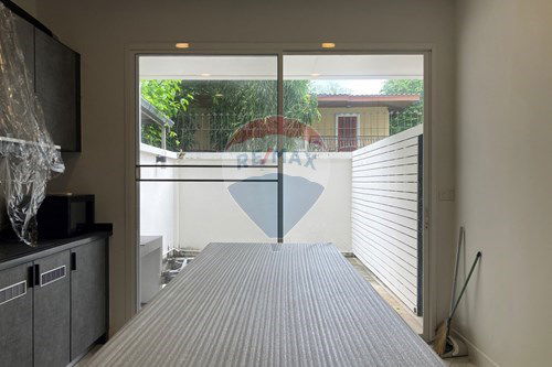 รูป [920071049-1153] ♂️ Phrom Phong Townhouse for Rent: 4+1 Beds, Pool, Gym, 2 Car Park! - รูปที่ 8/40