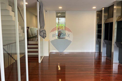 รูป [920071049-1153] ♂️ Phrom Phong Townhouse for Rent: 4+1 Beds, Pool, Gym, 2 Car Park! - รูปที่ 37/40