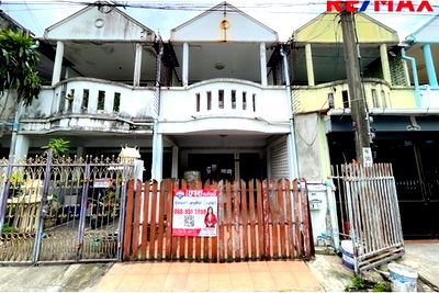 Townhouses for sale Bangkok : [920091001-1292] Modern Townhouse in Serene Thai Locale