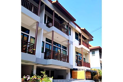 ทาวน์โฮม คิงเพาเวอร์ พัทยา คอมเพล็กซ์  : [920471004-723] Zensiri Midtown Villas ทาวน์โฮม 3 ชั้นในพัทยา