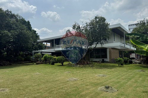 รูป [920071080-76] "สวรรค์สงบกลางกรุง: บ้านหรูพระโขนง" - รูปที่ 2/24