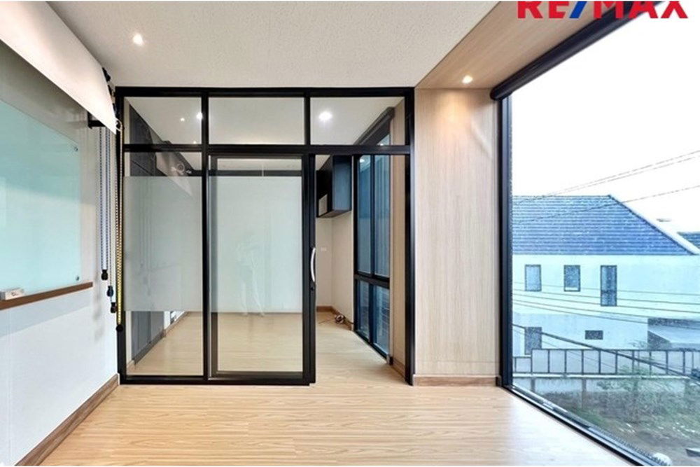 รูป [920091001-1046] ขาย โฮมออฟฟิศหรู 4 ชั้น THE FRONT ลาดพร้าว-รัชดา - รูปที่ 43/80