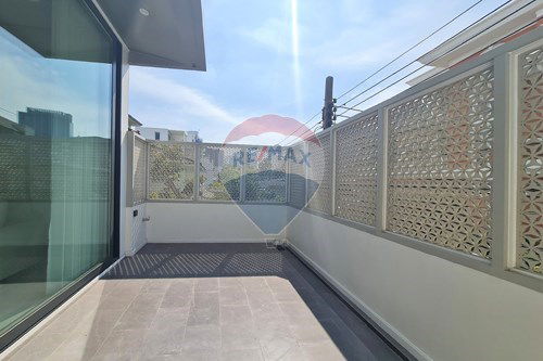 รูป [920071054-512] ทาวน์โฮมใจกลางเมือง เอกมัย พร้อมลิฟต์ส่วนตัว - รูปที่ 7/20