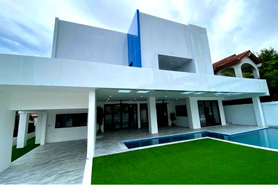 Houses for rent Bang Lamung Chonburi : [920611001-415] Luxurious Beachfront Rental House in Casa Jomtien