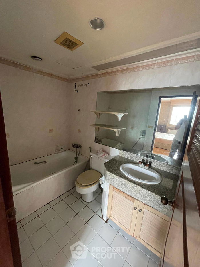 รูป คอนโด 2-ห้องนอน ที่ สุขุมวิท ปาร์ค คอนโดมิเนียม ใกล้ BTS อโศก (ID 2428908) - รูปที่ 9/13