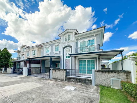 ขายบ้านเดี่ยวหลังมุม โครงการโกลเด้น นีโอ สาทร ขนาด 41.3 ตารางวา 4 ห้องนอน 4 ห้องน้ำ เฟอร์ครบพร้อมอยู่