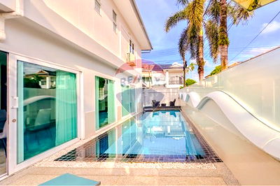 Townhouses for sale Phuket : [920491016-5] Luxury Townhouse with swimming pool 3 bedrooms