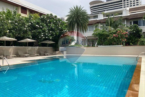 รูป [920071049-1153] ♂️ Phrom Phong Townhouse for Rent: 4+1 Beds, Pool, Gym, 2 Car Park! - รูปที่ 1/40