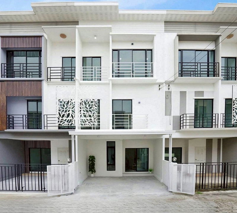 ขายทาวน์โฮม : ทาวน์โฮม 3 ชั้น  สไตล์โมเดิร์น   #หมู่บ้านแอทไนซ์ วัชรพลซอย 9 – เทพรักษ์  ใกล้บิ๊กซี สะพานใหม่