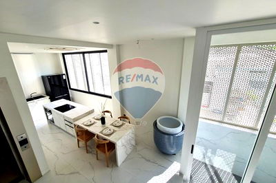 Townhouses for sale Bangkok : [920071054-512] Your Urban Oasis Awaits: Ekkamai Townhome with Private Lift.