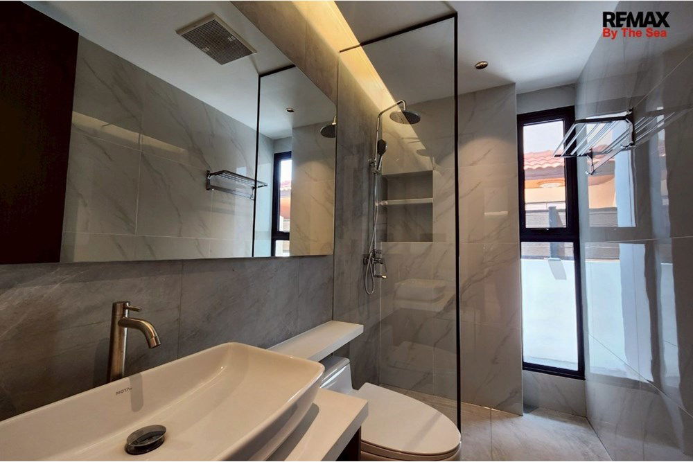 รูป [920611001-368] "วิลล่าหรูใจกลางพัทยา พร้อมสระส่วนตัว" - รูปที่ 26/55