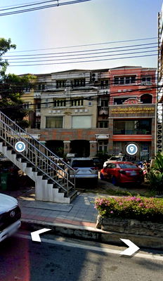 เช่าอาคารพาณิชย์ สนามบินสุวรรณภูมิ : ให้เช่า ตึกออฟฟิศ 7 ชั้น ติดถนนสิรินธร เหมาะสำหรับ สำนักงาน โชว์รูม คลินิก สถาบันการศึกษาทำเลดีมาก ติดถนนใหญ่ รถสัญจรตลอดวัน