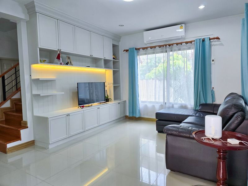 picture 𝐅𝐨𝐫 𝐑𝐞𝐧𝐭: 𝐇𝐨𝐮𝐬𝐞 𝐨𝐟 𝐓𝐡𝐞 𝐂𝐚𝐧𝐚𝐫𝐲 – 𝐓𝐢𝐠𝐞𝐫 𝐙𝐨𝐨, 𝐒𝐢𝐫𝐚𝐜𝐡𝐚 Beautifully furnished 2-storey single house near J-Park - 3/9