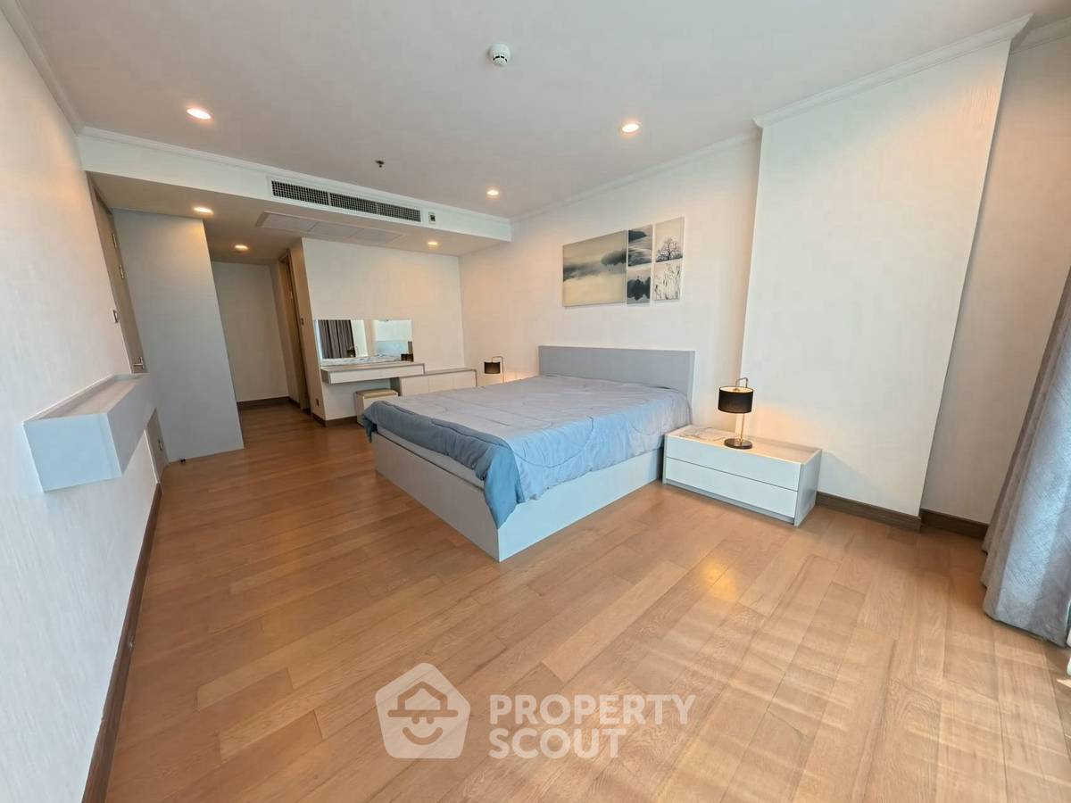 picture 2-BR Condo at Supalai Oriental Sukhumvit 39 near MRT Phetchaburi (ID 2429794) - 5/10