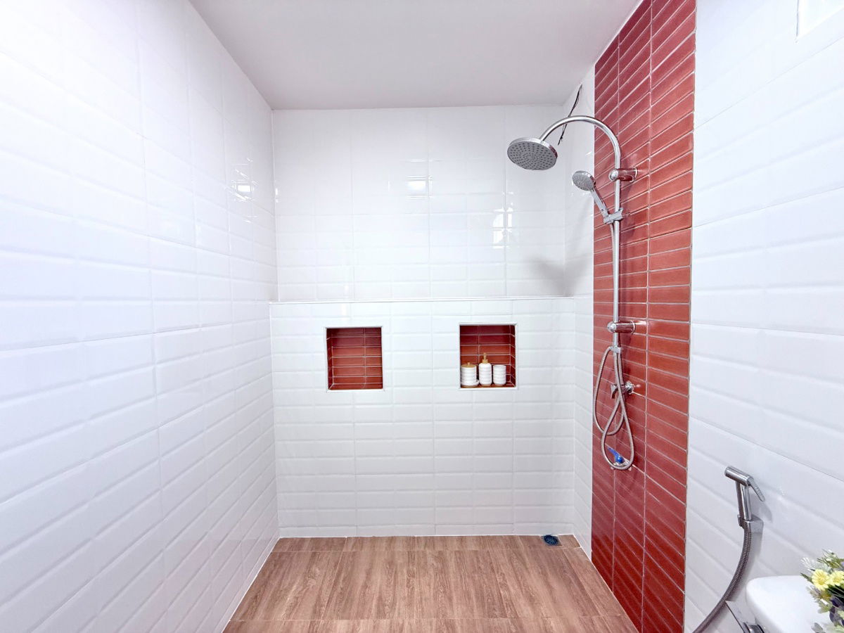 รูป บ้านเดี่ยว สวยๆ แต่งใหม่ทั้งหลัง พร้อมเฟอร์ หมู่บ้าน เปี่ยมภิรมย์ รีสอร์ท รีโนเวทใหม่ พร้อมอยู่ คู้ซ้าย หนองจอก ซอยมิตรไมตรี 2 - รูปที่ 33/47