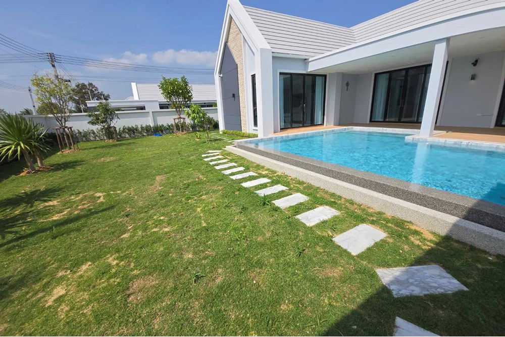 picture [920011003-113] Luxury 4-Bed Oasis with Scenic Views in Hua Hin - 24/46